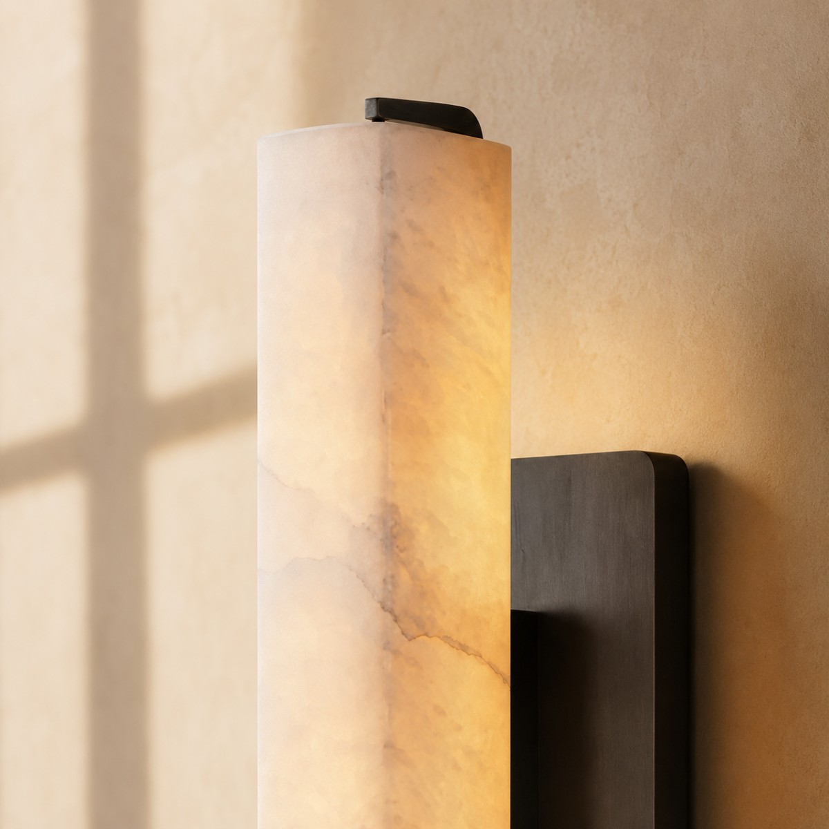Aubrenor Modern Single Alabaster Sconce - XYlight